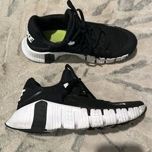 Nike black metcon free